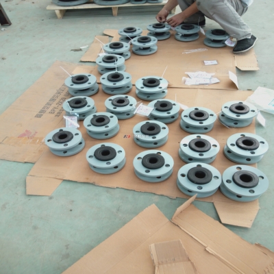 石化公司采购的橡胶伸缩器发货