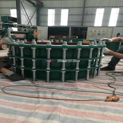 化工厂循环水场项目单法兰松套传力接头组装中