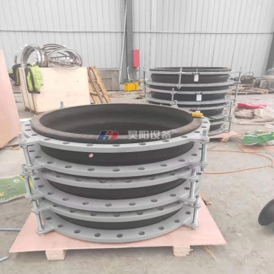 化工厂单法兰松套传力接头和橡胶伸缩器生产完毕准备发货