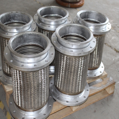 山东昊阳法兰式金属软管有什么特点？