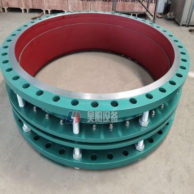 大口径钢制防拉脱伸缩器发货。